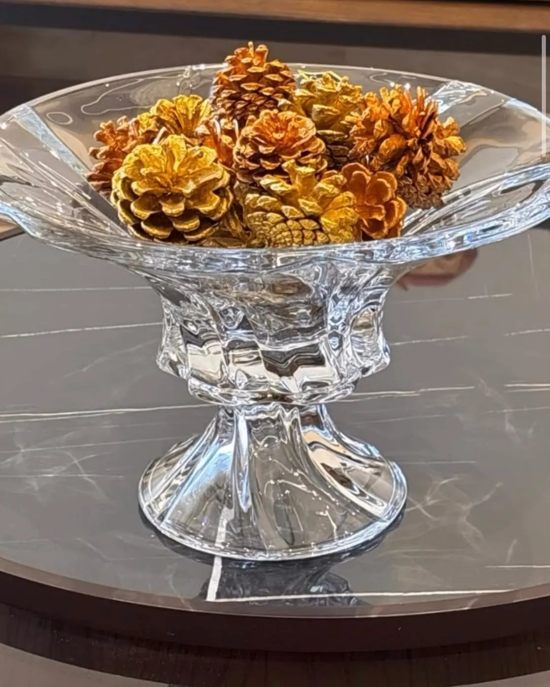 Coupe sur pied en cristal torsadé